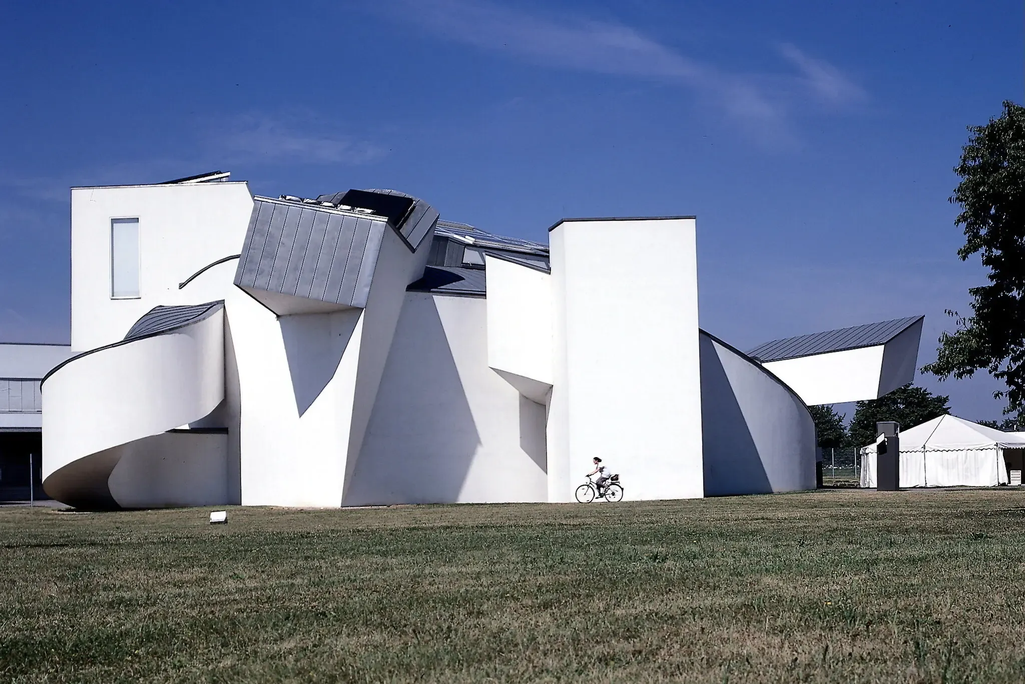Frank Gehry’s 12 Most Iconic Buildings
