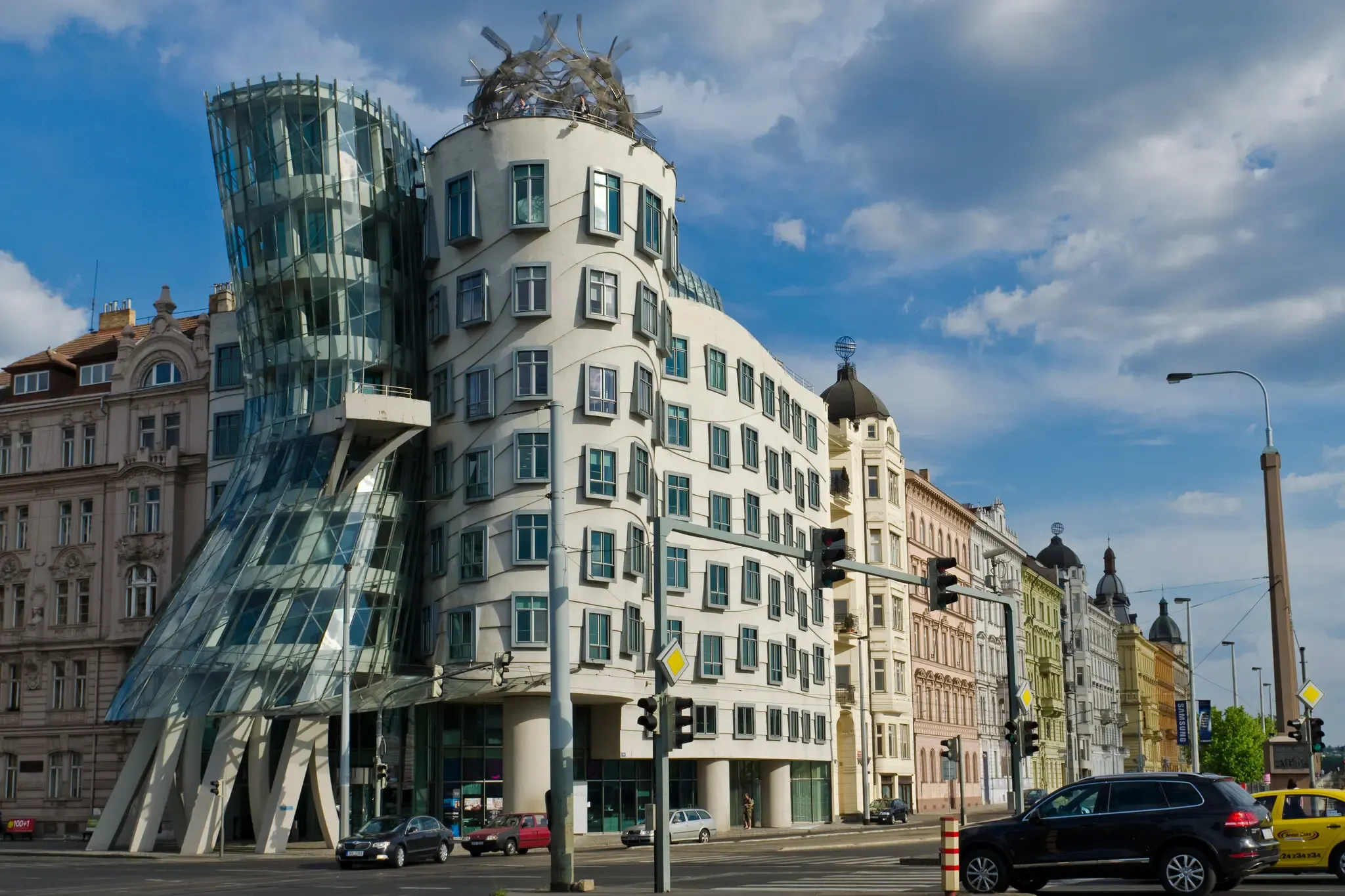 Frank Gehry’s 12 Most Iconic Buildings