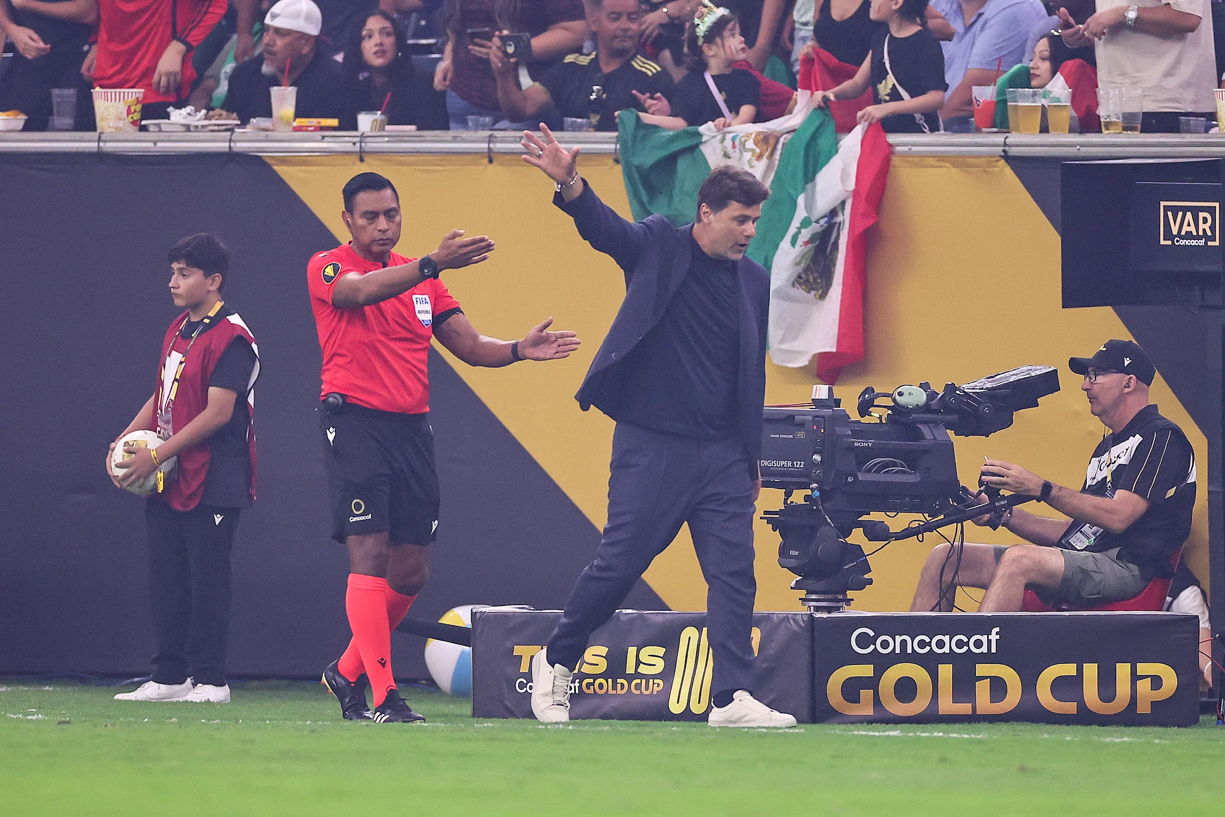 Mauricio Pochettino and Chris Richards